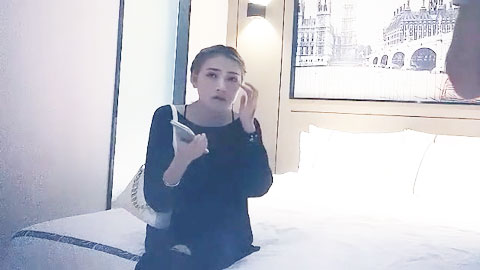 迷妹推荐--颜值不错的黑衣妹子，扣逼侧入大力猛操呻吟娇喘大声