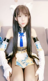 一脸无辜用假屌插粉穴自慰高潮流白浆