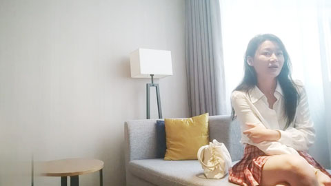 迷妹推荐--99年兼职外围长相甜美镜头前口交各姿势抽插