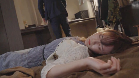 Miru今天在校友会向她的同学们展示了她在Kimeseku堕落了10年的单恋__001