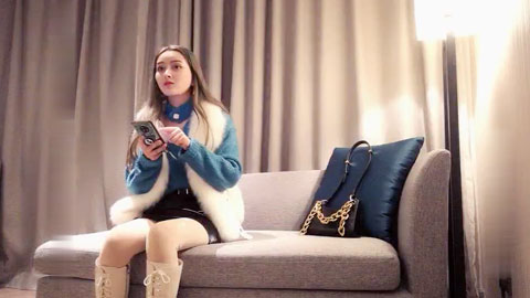 迷妹推荐--约了个高颜值叼毛白靴妹子啪啪，舌吻互舔上位骑坐抽插大力猛操