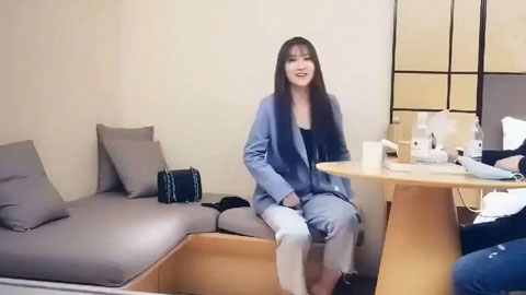 迷妹推荐--高质量小西服贴身黑衣小姐姐这风情让人无法抵挡换上滑嫩黑丝分开双腿对准逼穴啪啪耸动猛力抽送撞击噗嗤哦哦