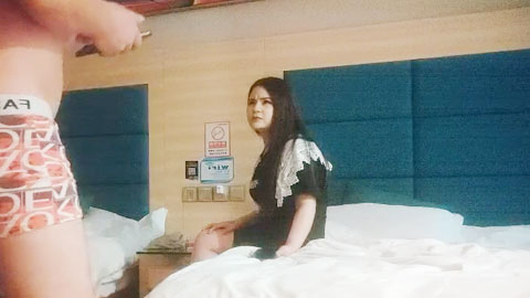 迷妹推荐--大波浪御姐深夜来相伴，肉缝惹人爱，狂舔暴插，淫水声大阵