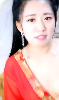 穿的红红火火很喜庆的美女少妇和炮友双人啪啪秀男女均露脸激情啪啪很是诱人