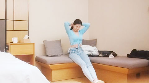 迷妹推荐--C罩杯小少妇，温柔健谈，打桩机神威依旧，粉穴特写被狂插狠干