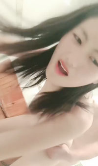 小美女被中年大叔天天干！真是馋死人了啊