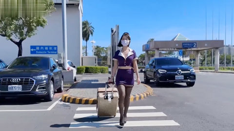 迷妹推荐--男人在机场迷路，遇到了热心的空姐帮忙带路，但没想到空姐竟是淫贱骚货