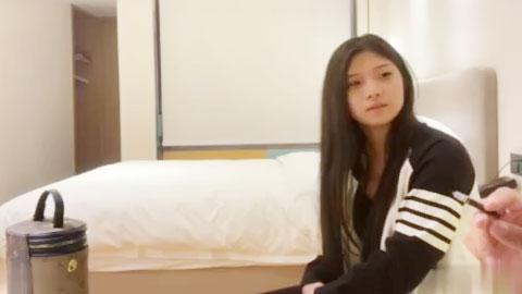 迷妹推荐--长相清纯 略有狂野 胸部手感柔软 白虎嫩穴 爆操真爽