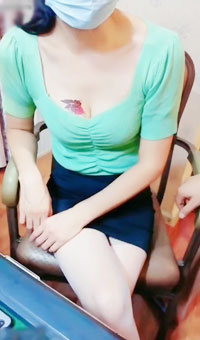 打麻将出千被抓住了