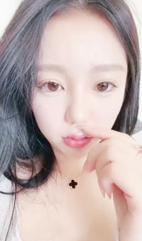 近期下海小尺度！网红的颜值还是能打的，丰乳肥臀超棒身材