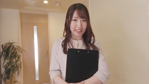 在妻子旁偷偷紧贴诱惑呢喃淫语的大姊--02