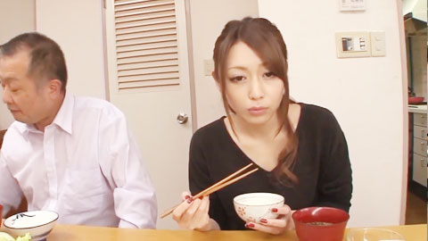 父亲喝醉了 小妈活泛起来了