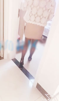 大哥出门倒短，把正午睡的嫂子带到租房狂草，摩擦骚逼射嫂子一脸_ev