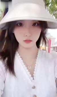 自拍被爆流出，你们认为的女神私底下还不知有多骚呢