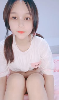 03年小姑凉，细皮嫩肉，毛毛都没长几根