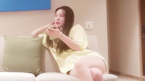 迷妹推荐--长发鹅脸蛋，肌肤白嫩似发光