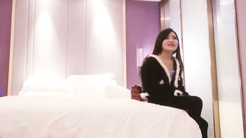 迷妹推荐--高颜值黑色外套性感妹子啪啪，口交舔弄摸逼上位骑坐后入大力猛操