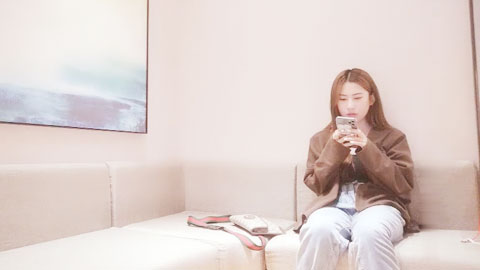 迷妹推荐--三千一炮的美模_舌吻调情骑身上69口交，呻吟娇喘非常诱人