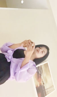 刚下班就迫不及待赴约，颇有几分少妇的韵味，看着一脸正经，按在床上被舔的娇喘连连，操起来直叫爸爸。