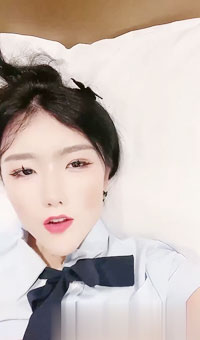 高跟鞋诱惑，一起翘屁股求操，轮流骑乘位操逼，搞的骚穴湿哒哒