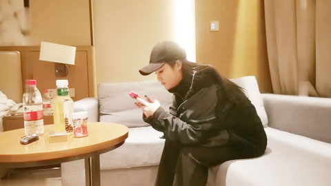 迷妹推荐--高价网约大奶妹，角度完美插入细节清晰可见，风骚淫荡享受猛男暴插