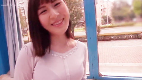 内心温柔的人妻帮助有烦恼的男性，用屁股摩擦！…然而没有想到竟然早洩了__002