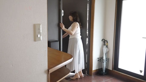 同学不在 独自去他家玩他妈