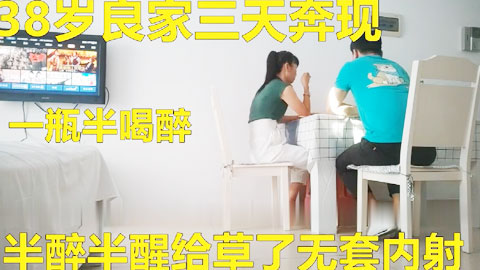 迷妹推荐--强推良家伸进内裤摸骚逼，无套内射，后入爆操满身大汗