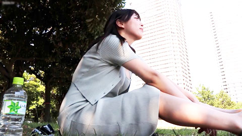 中丸未来令人兴奋的自拍夏日之旅：两天一夜的旅行_用她丰满的F罩杯身材尽情感受夏日风情