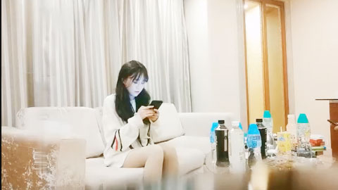 迷妹推荐--纯纯清秀小美女看了就让人心动鸡儿硬,撕破丝袜爱抚大屁股