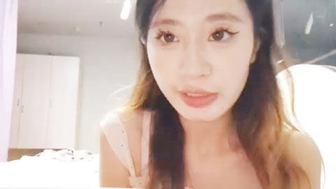 迷妹推荐--超高颜值极品身材女大学生，性爱私拍视频惨遭男友泄密，这么极品的女大我怎么就操不到啊