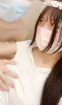 双马尾小萝莉敏妹妹!两男一女开房操逼,车轮战轮流上,翘起美腿跪椅子,后入抽插骑乘姿势