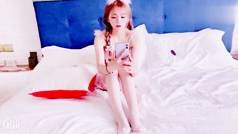 迷妹推荐--爱裸聊的模特妹妹用身体诱惑网友约炮