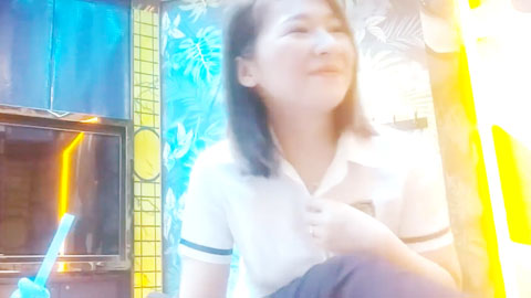 迷妹推荐--短发骚女技师，一顿聊带回酒店草，舌吻调情吃吊，69姿势互舔