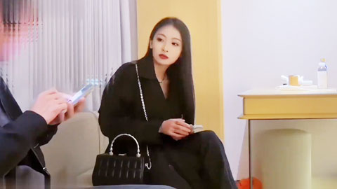 迷妹推荐--上海出差约炮在校兼职学生妹，身材苗条颜值女神