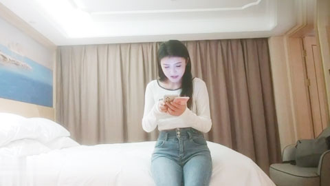 迷妹推荐--高价约的一个极品黑丝反差婊，这种比较累人，插的她高潮两次翻白眼喜欢猛男呻吟刺激