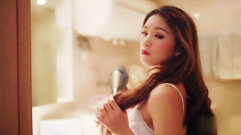 表姐也太骚了吧 稍微扭捏两下就湿了