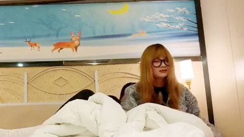 迷妹推荐--大神Mrber约炮身材非常火爆的眼镜学妹_好漂亮的馒头B_完美露脸