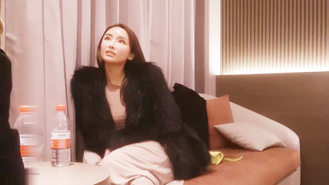 迷妹推荐--魔鬼身材一对好乳，明星脸，甜美乖巧