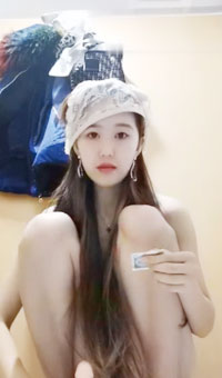 骚屄女主播厕所自慰