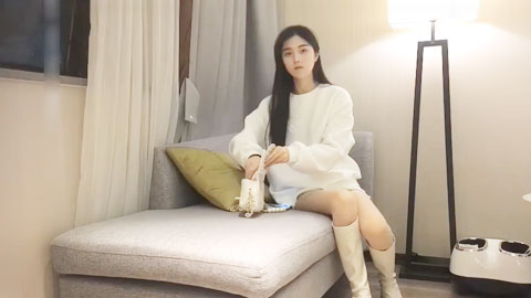 迷妹推荐--花大价钱享受校花级美女舔吸揉搓，高挑白嫩大长腿，刁刁气质让人想狠狠搞，啪啪猛烈快速抽插叫床输出