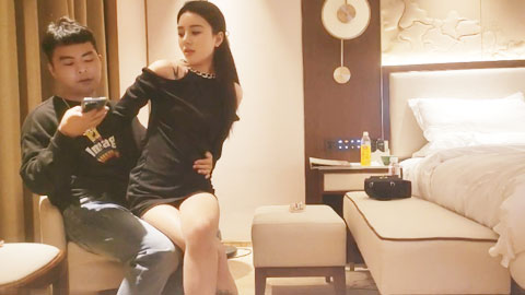 迷妹推荐--43KG苗条身材，性感包臀裙，仙丹加持激情爆操