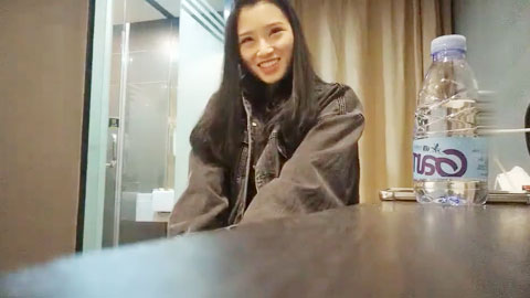 迷妹推荐--老嫖深夜私会前女友闺蜜偷情无套啪啪_这个闺蜜有点漂亮，连干两炮姿势繁多