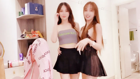 迷妹推荐--携手闺蜜，互相抚摸帮忙自慰，这超有感染力的笑容