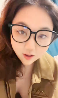 极品四眼萝莉小学妹稚气未脱超可爱掰逼揉穴美呆了