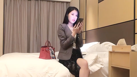 迷妹推荐--颜真不错妹子啪啪，口交舔弄骑乘后入抽插大力猛操