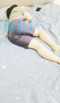 本来想的是绝对不能内射的_快射的时候不知道怎么想的_我居然想让我妈怀上我的孩子_就内射了_射完我和我妈说了会话还是不理我