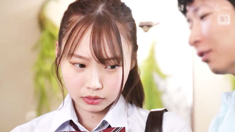 因恐惧而不敢拒绝的制服少女，在色情整骨师的催情精油按摩下被迫高潮__002