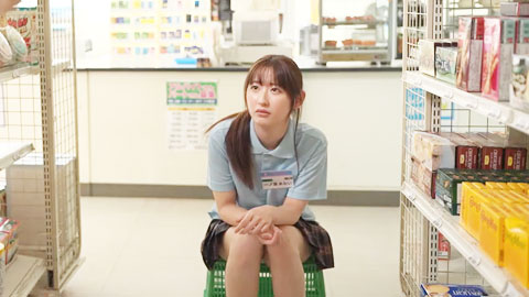 停电锁门，把打工女学生困在深夜的便利店，发情的色店长彻底暴走，用他的大肉棒疯狂抽插，快慢交替地玩到女学生高潮崩溃尖叫__002