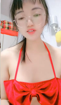 眼镜妹是一线天